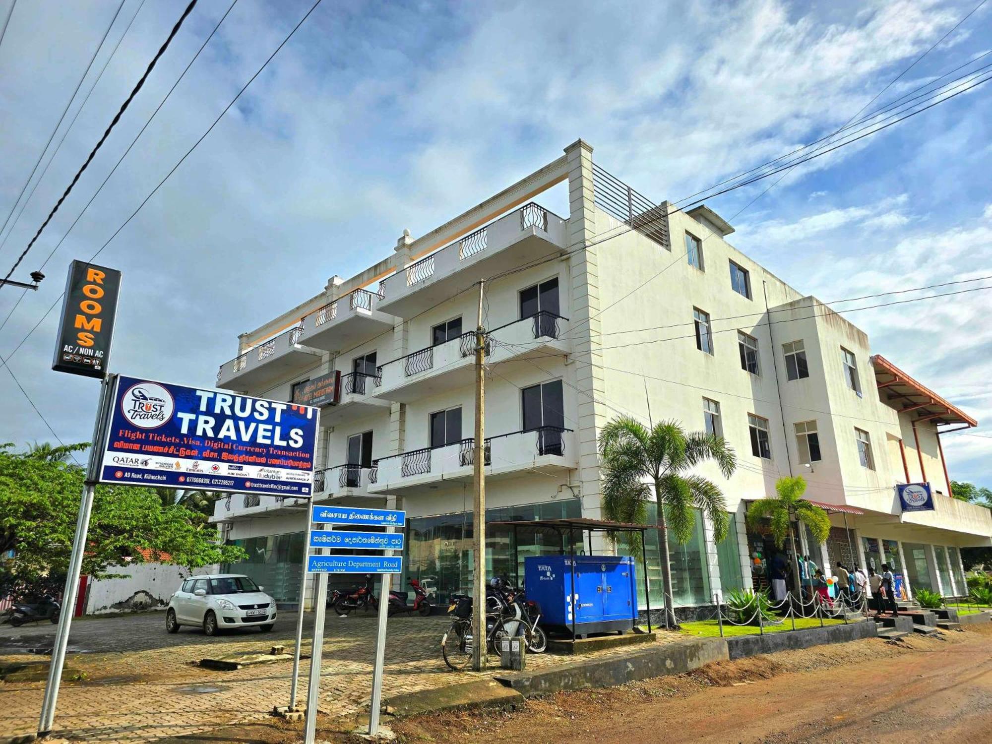 Hotel Marutham Kilinochchi ภายนอก รูปภาพ